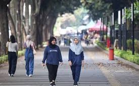 Hentikan Glucose Spiking Malam Ini: Mengapa Jalan Kaki 10 Menit Setelah Buka Puasa atau Makan Malam Lebih Ampuh dari Suplemen Mahal di 2026?